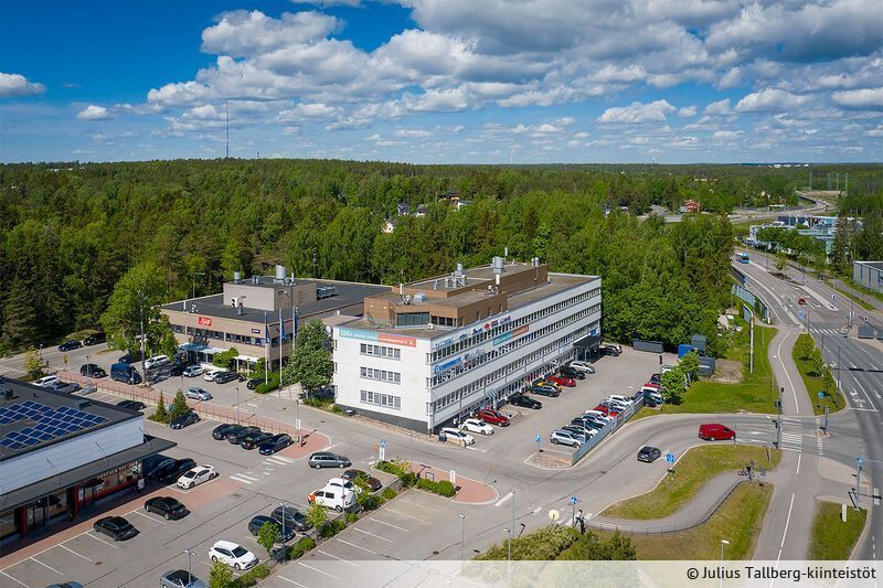 Pientoimistotiloja kiinteistön 1. ja 2.  kerroksessa kokoluokassa 15 m², 26 m², 33 m².