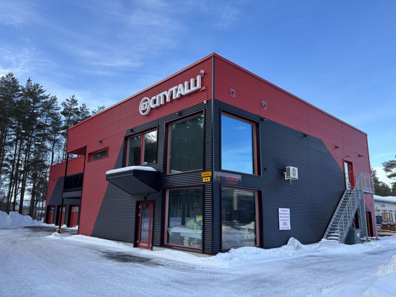 Konkurssipesä myy Kiinteistö Oy Patteritien Citytalli -kokonaisuudesta pesän omistamat 42 pienvarastoa, joiden yhteenlaskettu pinta-ala on 675,3 m2. Varastot myydään yhtenä pakettina tarjousten perusteella. Pesällä on oikeus hyväksyä tai hylätä tehdyt tarjoukset.Yhtiön on valmistunut v. 2022. Puura...