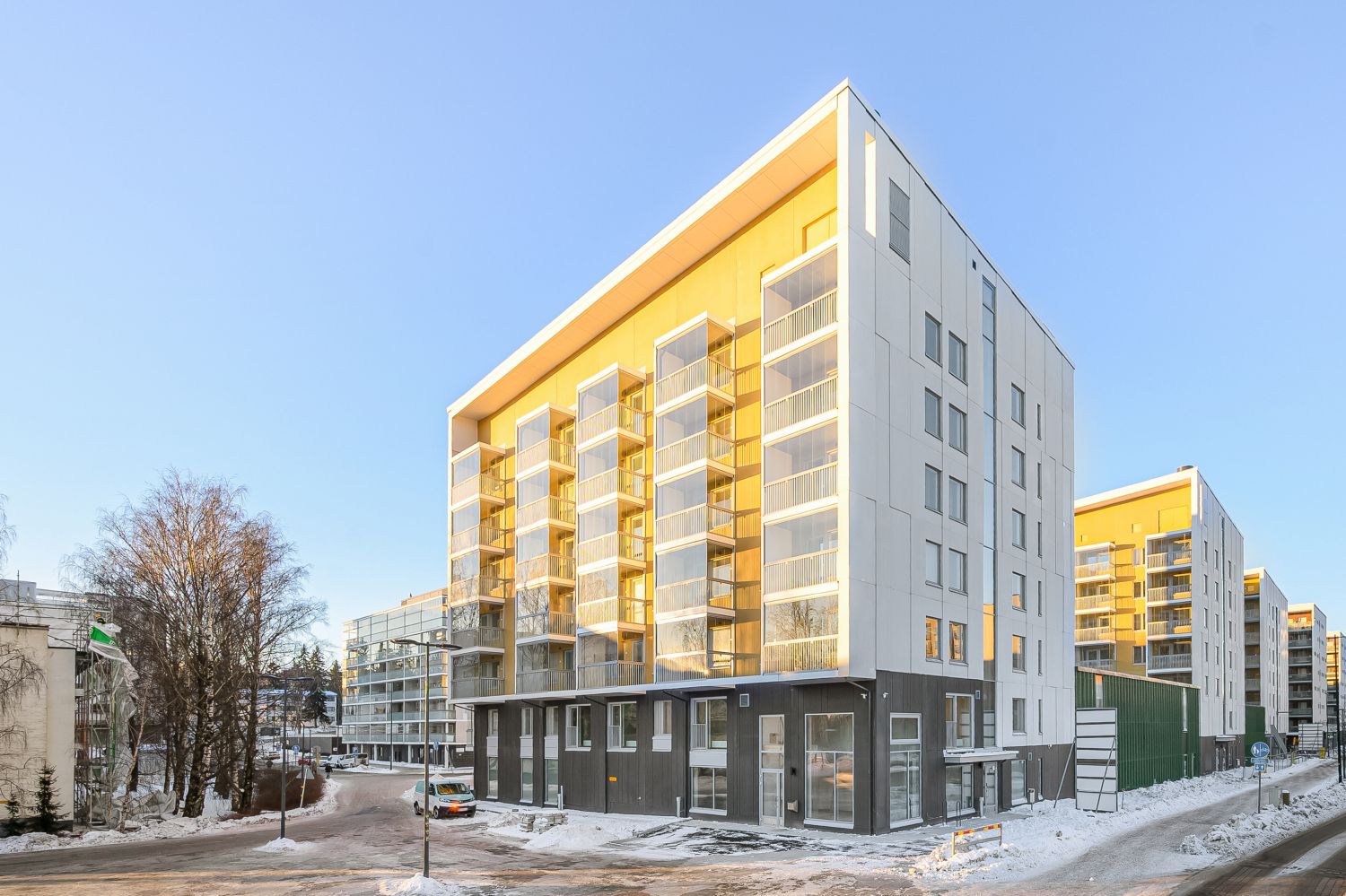 Vuokrattavana heti vapaa 95 m² moderni katutason liiketila Niittykummussa metroaseman ja kauppakeskuksen kupeessa