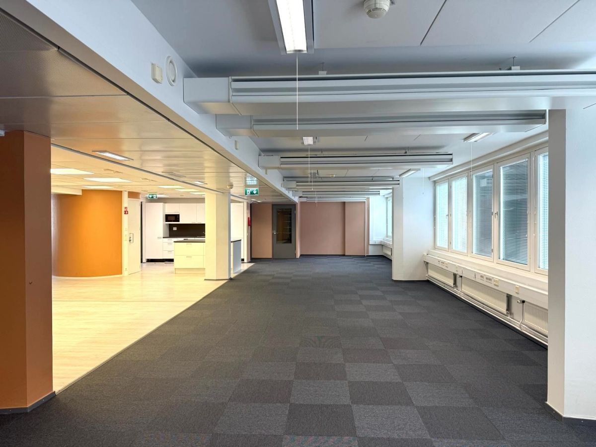 Vuokrataan toimistotilaa Kampista. Avarassa ja valoissa tilassa on avotoimistoa ja huoneita, sekä iso avonainen keittiö....