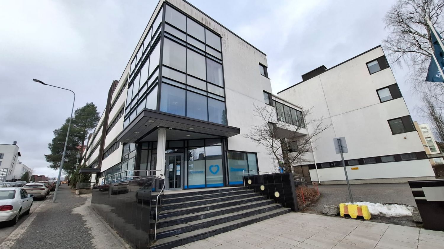 Edustava toimistokokonaisuus keskustan läheisyydessä – tehokkaat tilat, sujuva arki ja palvelut aivan vieressä.