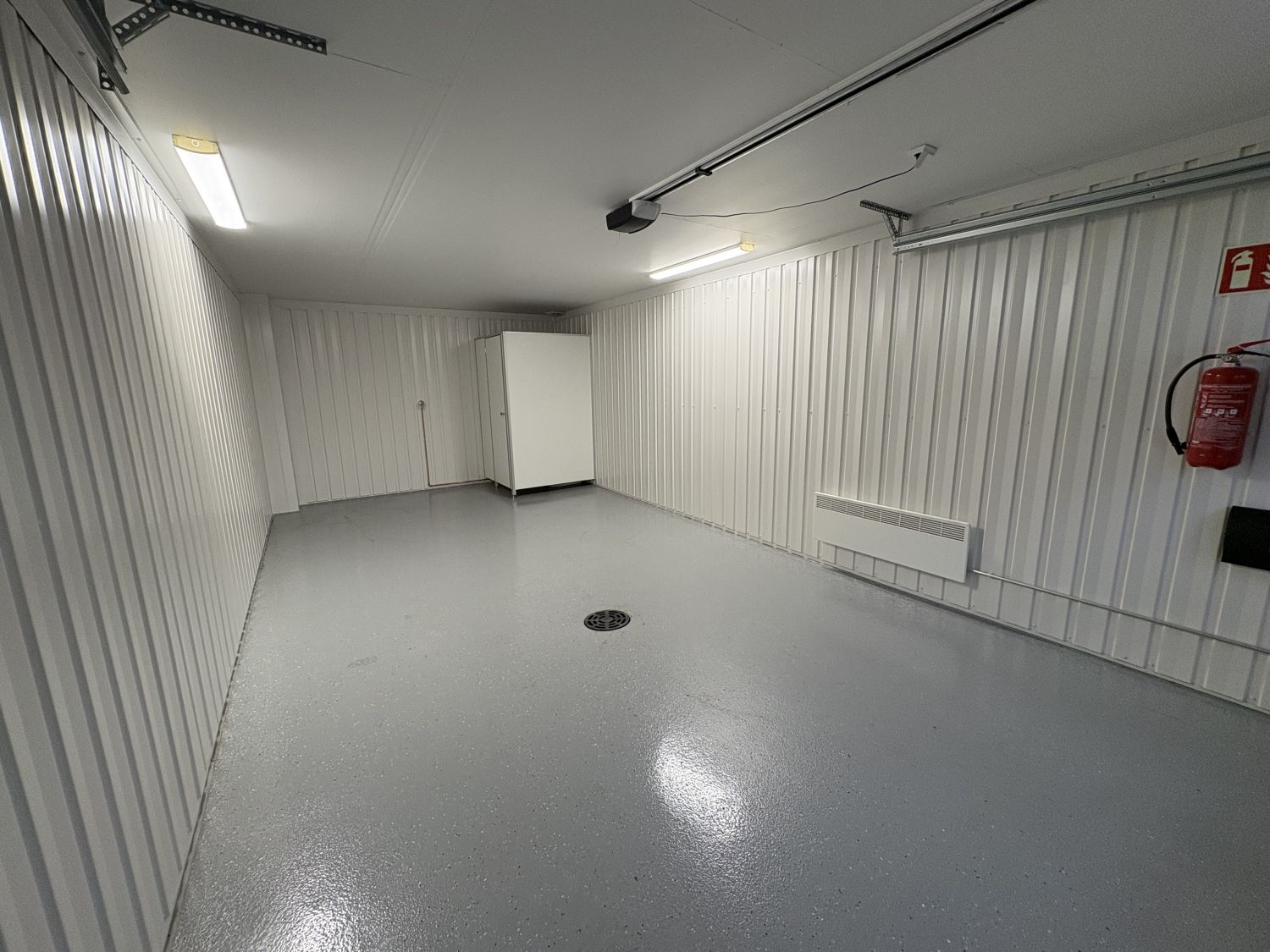 Vantaankosken Talliosakkeelta monikäyttöinen varasto, autotalli, harraste-, toimitila 37. Tilassa jo valmiina wc.