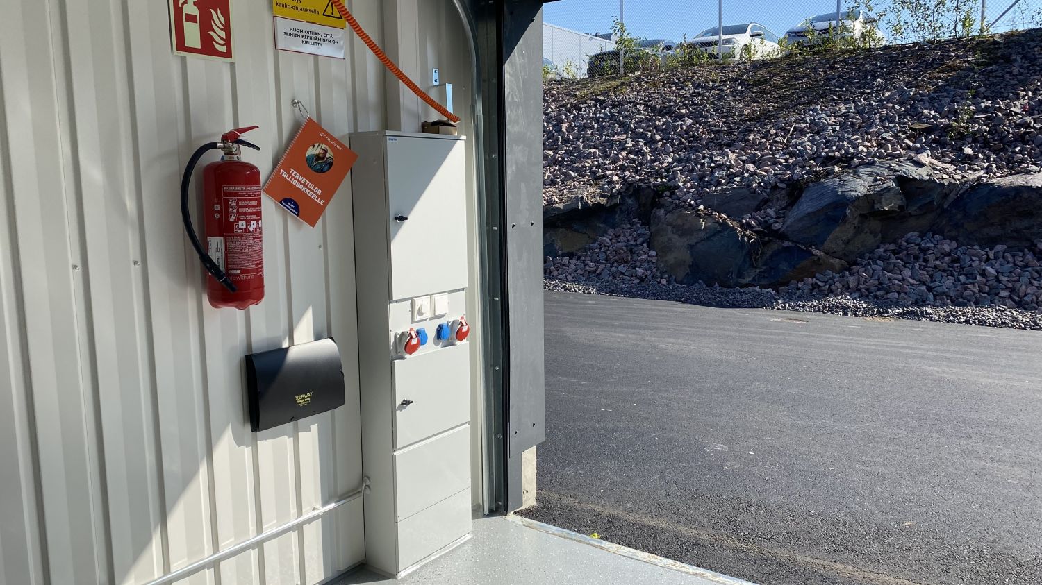 Sähkökeskus, voimavirta, nosto-oven sähkömekanismi