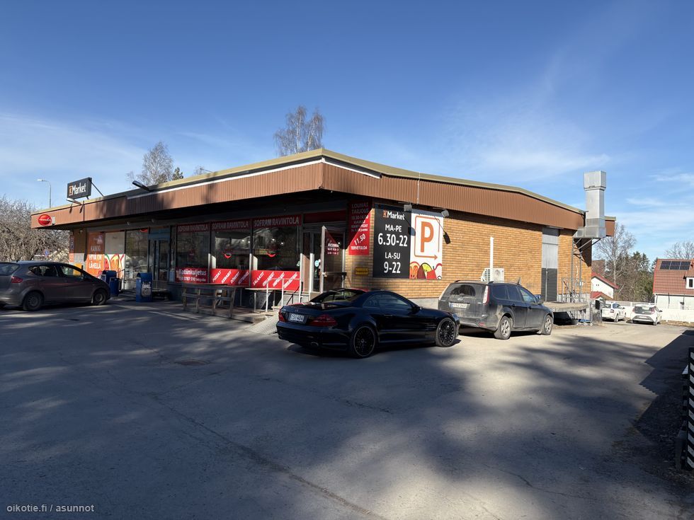 K-Market Lamminpään rakennuksessa 150m2 toimitilat vapautumassa siivousliikkeeltä.
Tilassa nosto-ovellinen autotalli n. ...