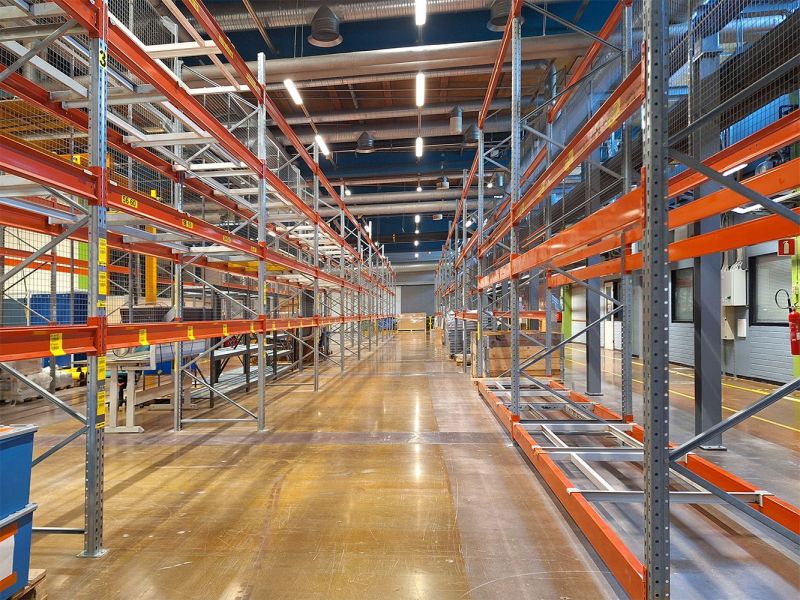 Vuokrataan iso varastotila varastopalvelulla sekä valoisa toimistohuoneisto Tarmolassa! Kuukausivuokra: 10 €/m²/kk + alv...