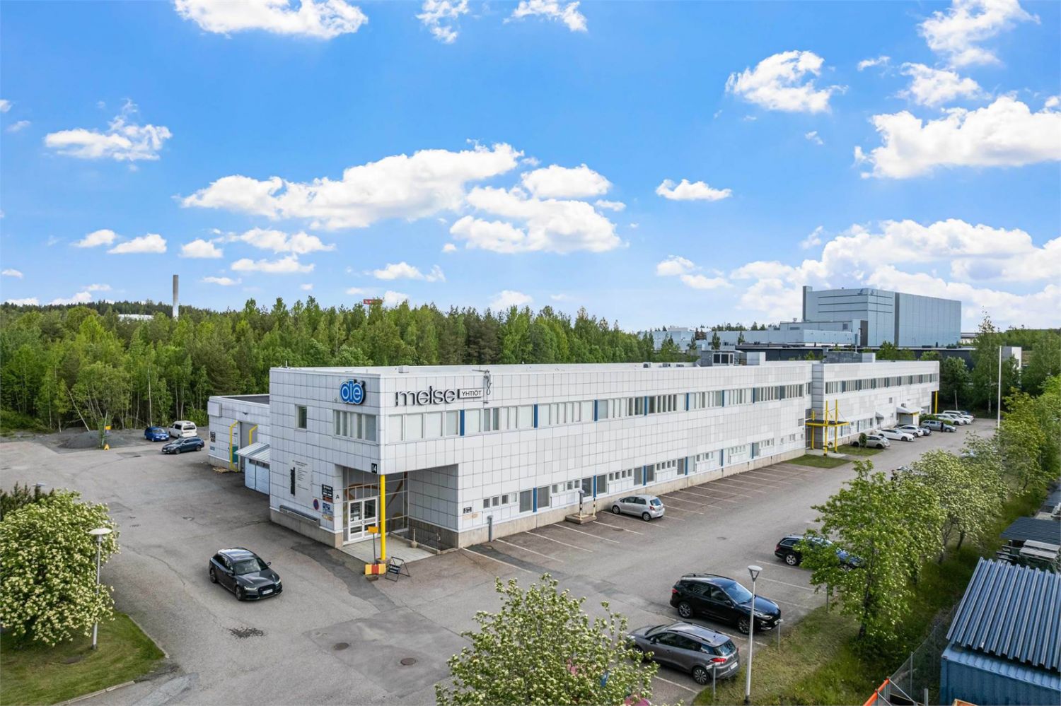 Vuokrattavana siisti, hyväkuntoinen 2. kerroksen toimistotila, jossa on omat sosiaalitilat. Tila on muokattavissa asiakk...