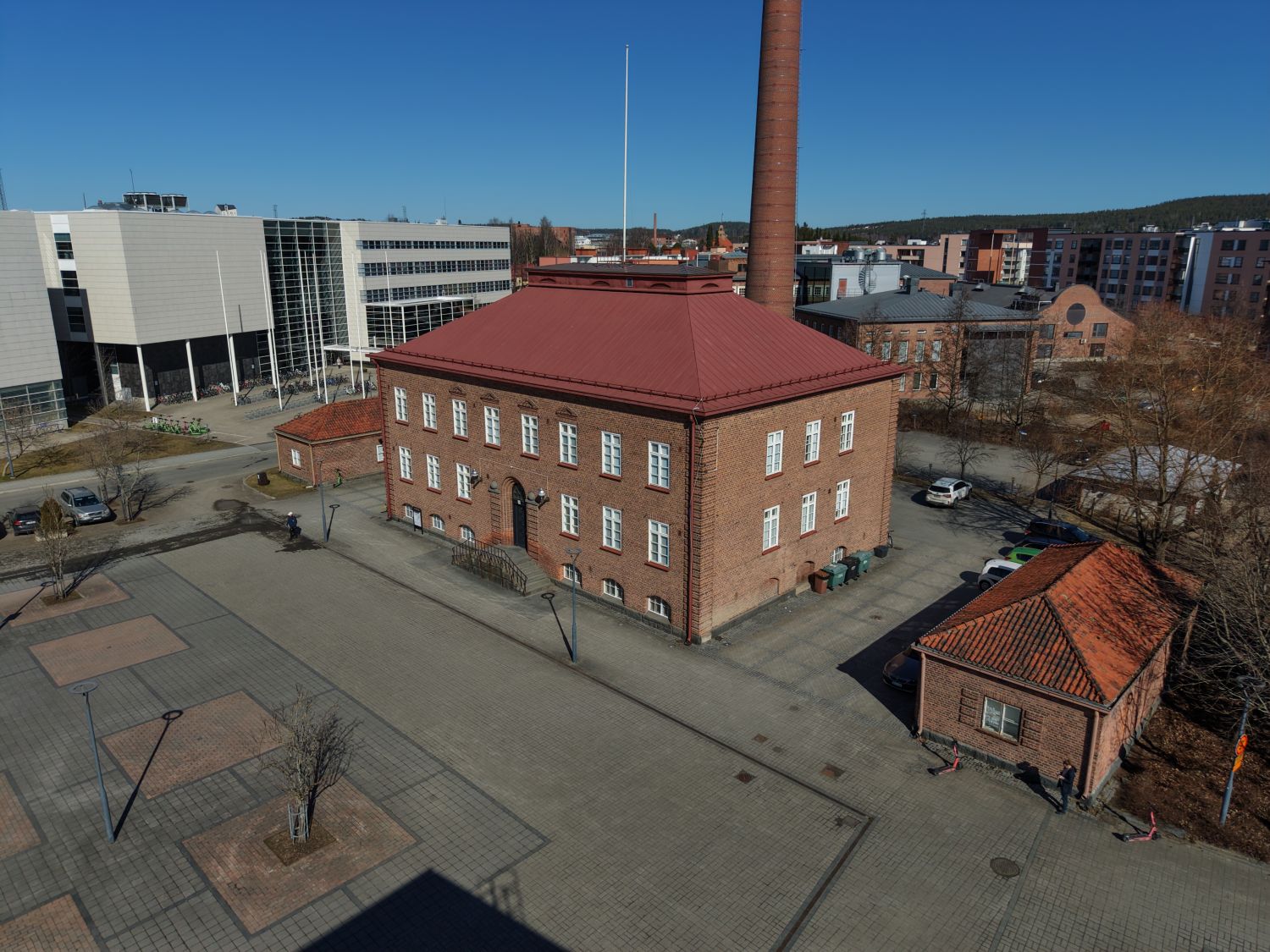 Edustava katutason toimisto historiallisessa rakennuksessa Piippukadulla. Tila n. 26.5m²