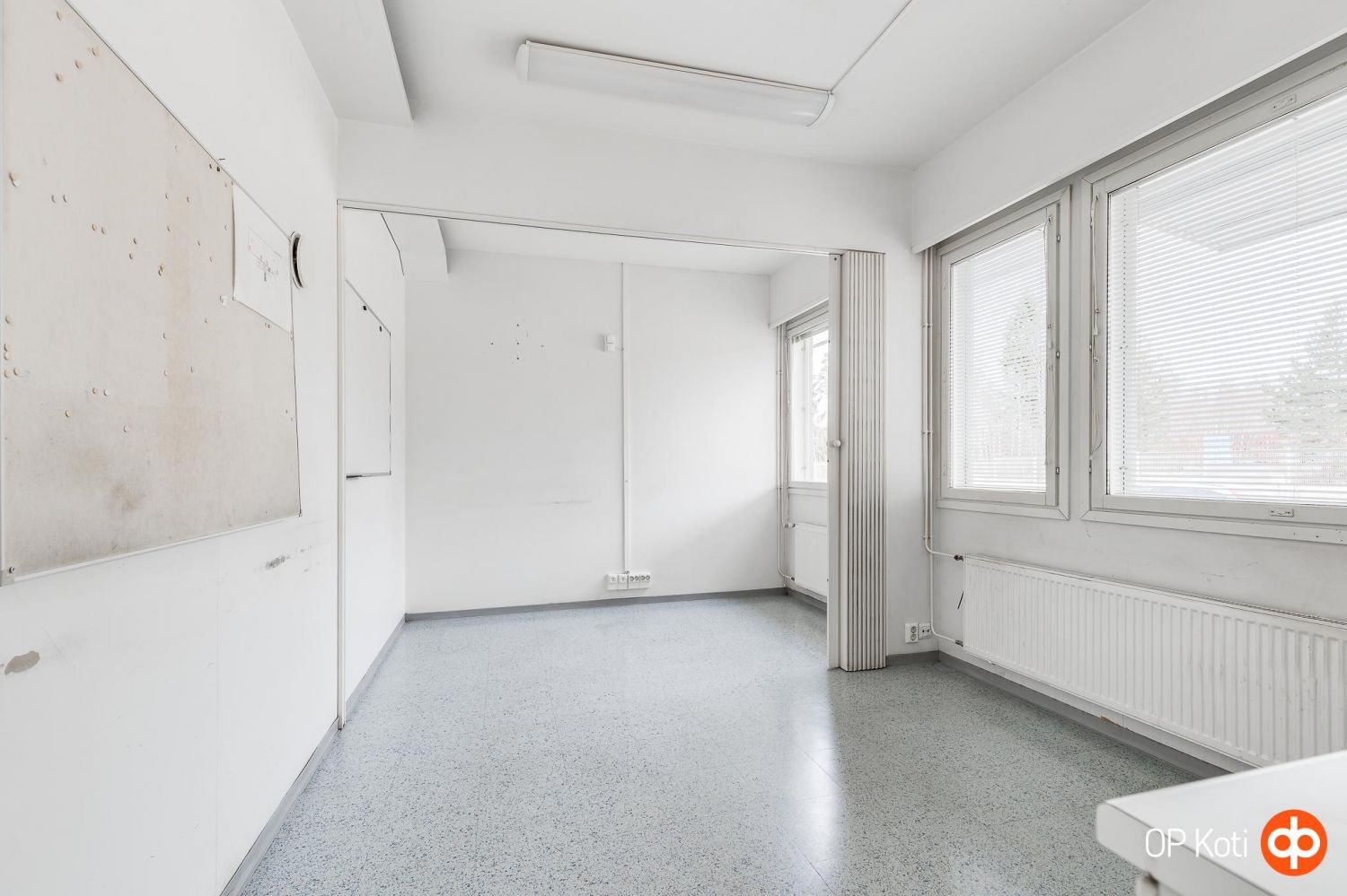 Etsitkö toimivaa valmista tilaa yritystoiminnalle ?Nyt tarjolla erinomainen kokonaisuus Raahen Pattijoella.Tämä n. 680 m2 teollisuus-/tuotantohalli kokonaisuus tarjoaa loistavat puitteet monenlaiseen käyttöön. Tuotantorakennus koostuu kahdesta hallista, mikä tarjoaa mahdollisuudet joustavaan kä...