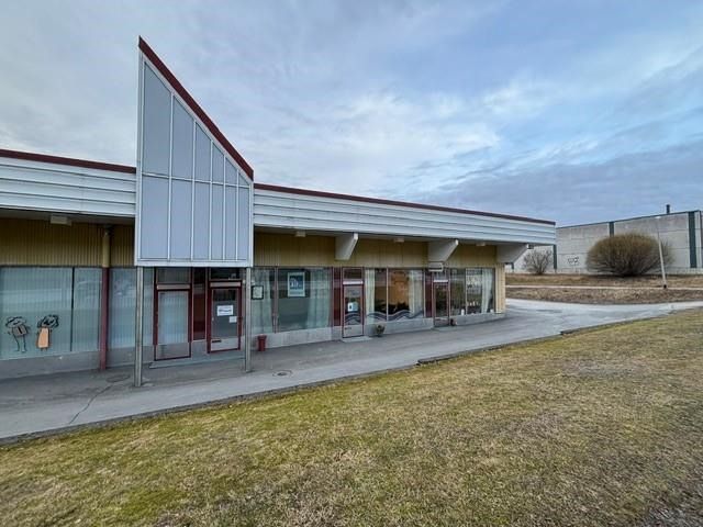 Äänekosken keskustasta saatavilla läpitalon liiketila, jossa yhtenäinen myymälätila, lisäksi takatila, jossa keittiö, erillinen wc. Yhtiössä mm. maalämpö. Myydään eniten tarjoavalle, 10.000 euron lähtöhinnalla. Vapautuu 5/26.