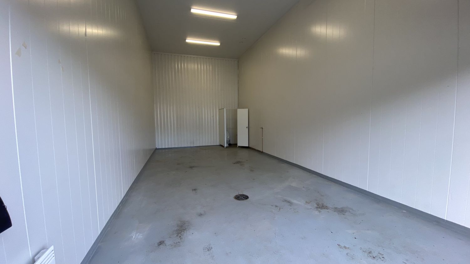 Kaarinassa Sammonpuiston Talliosakkeella monikäyttöinen varasto, autotalli, harraste-, toimitila 5. 