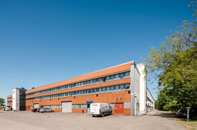 Vuokrattavana siistiä, n.  7 m korkeaa tuotanto-/varastotilaa. Toimitilassa on maantason nosto-ovi kooltaan 4,5 m (levey...