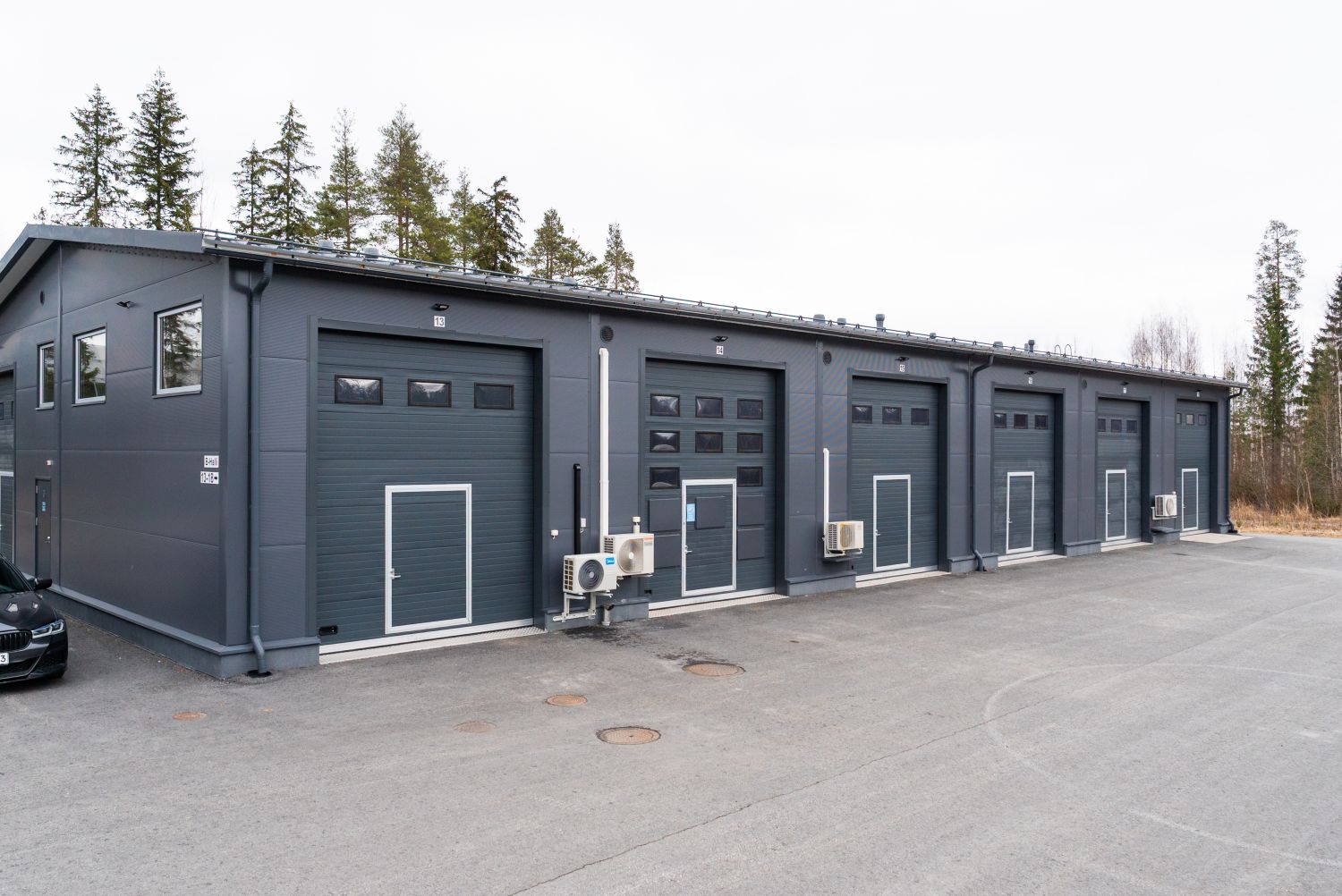 Hyvin varusteltu valoisa hallin päätytila Palokan Nuutin alueella! Erinomainen vaihtoehto harrastekäyttöön tai esimerkik...