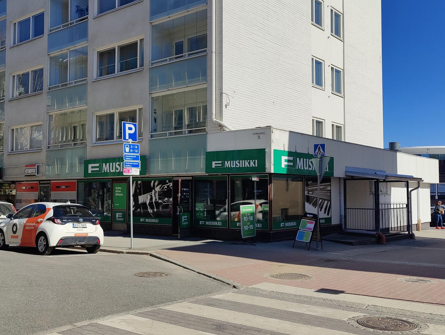 Kuopion keskustassa vapautumassa avara ja siisti liiketila, jossa isot näyteikkunat Kuninkaankadulle ja Kirjastokadulle....