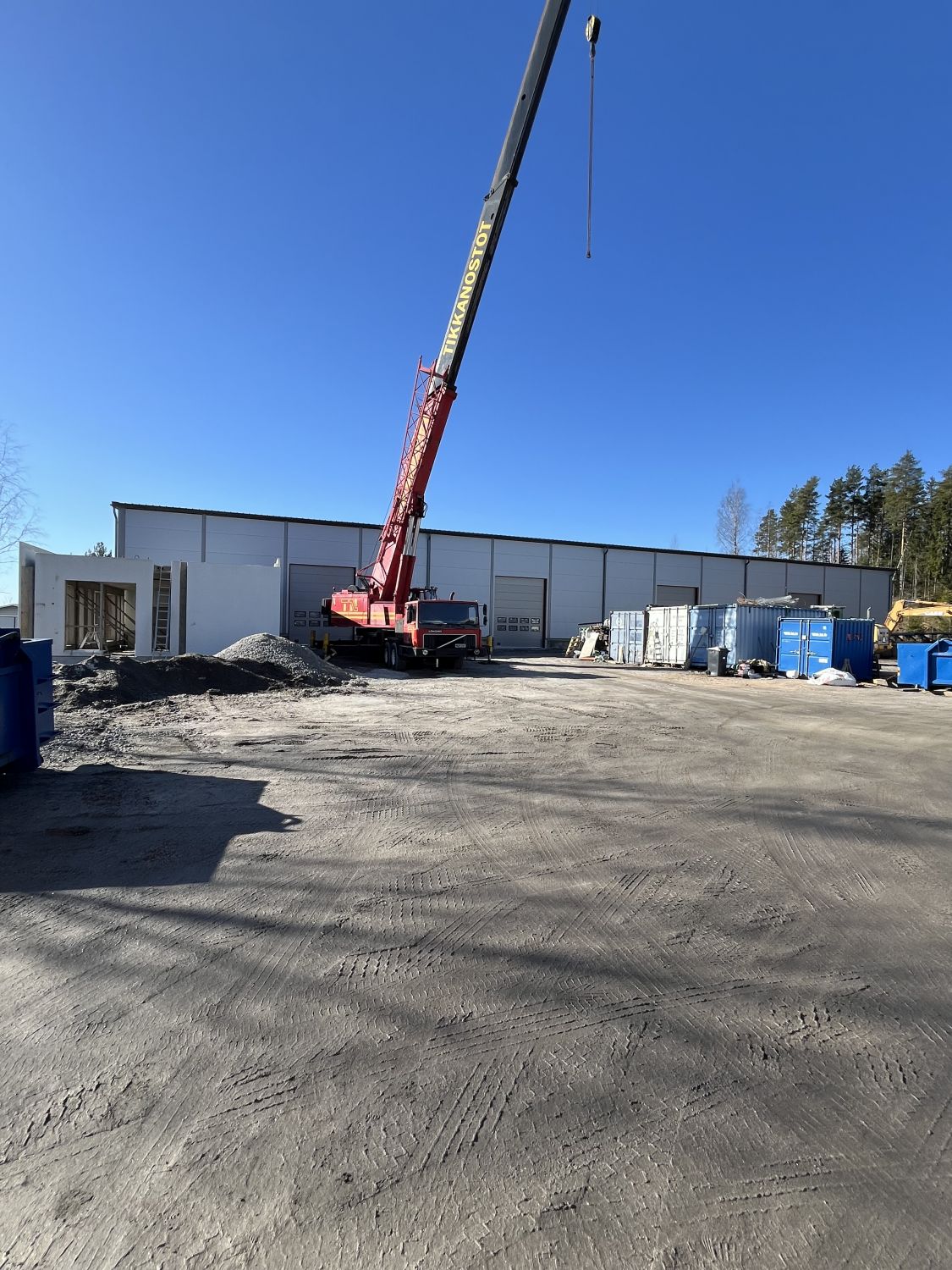 Rakenteilla oleva tuotanto-/varasto-/toimistotila valmistuu keskeiselle paikalle Lahteen hyvien liikenneyhteyksien pääss...