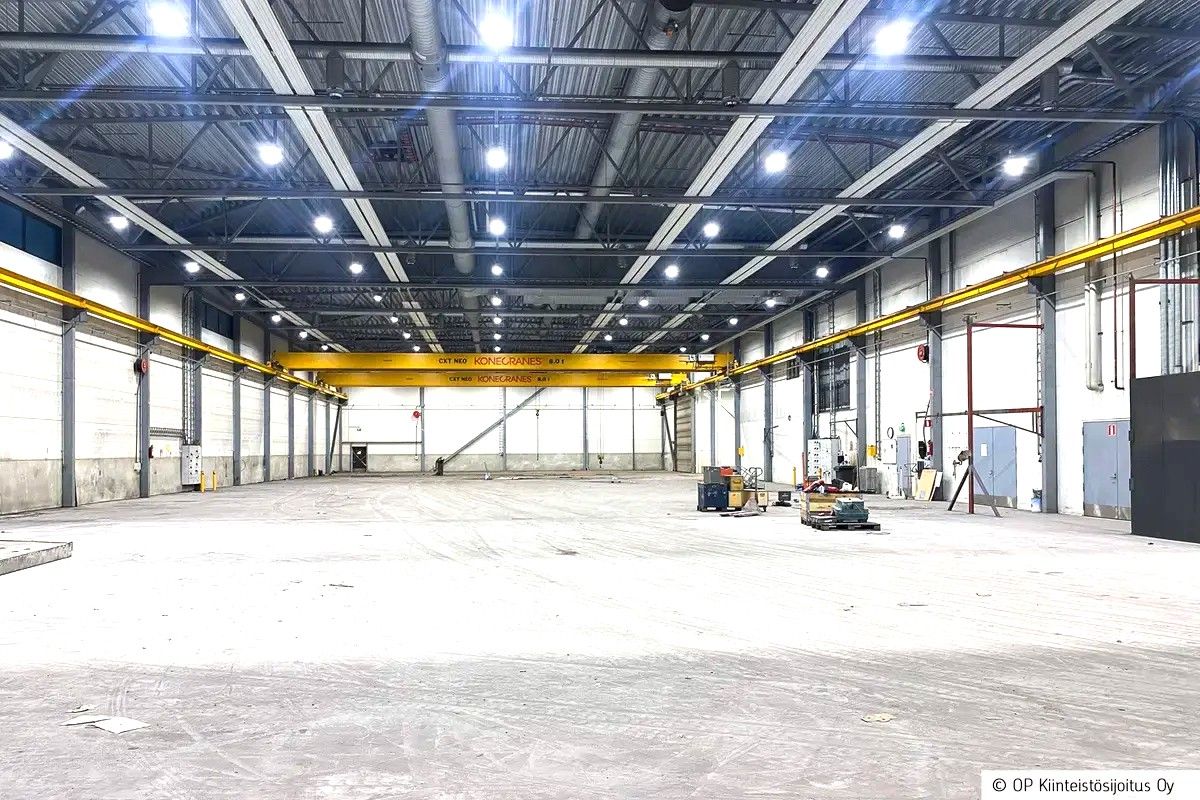 Vuokrataan moneen käyttöön sopiva sisään ajettava 960m2 halli Vantaan Hakkilan teollisuusalueelta.

Tilan speksit:

- va...