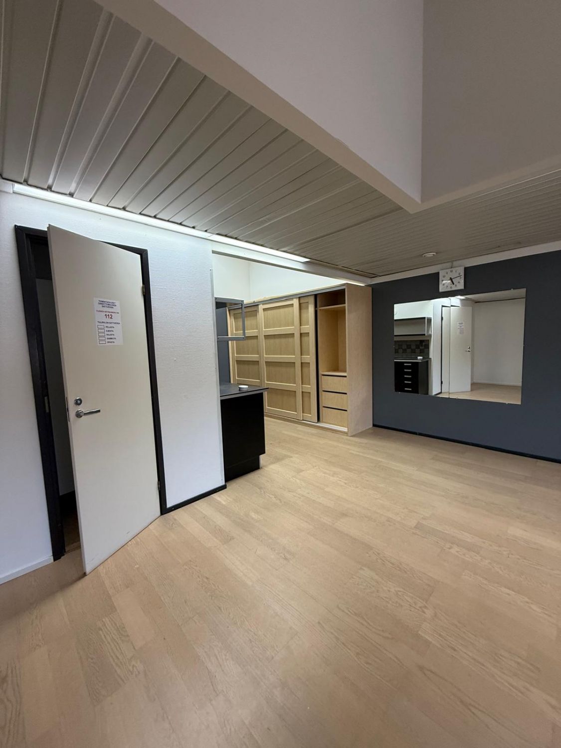 Siisti ja monipuolinen 72m2 toimistotila Herttoniemestä omalla WC:llä ja keittiöllä! Heti vapaa.