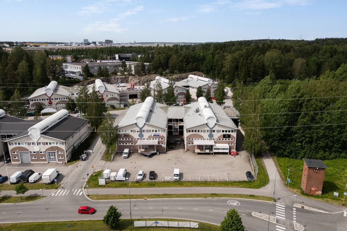 Vuoden 2027 alussa vapautuu vuokrattavaksi monikäyttöinen toimitilakokonaisuus Vantaan Koivuhaassa. Tarjolla on toimivaa...