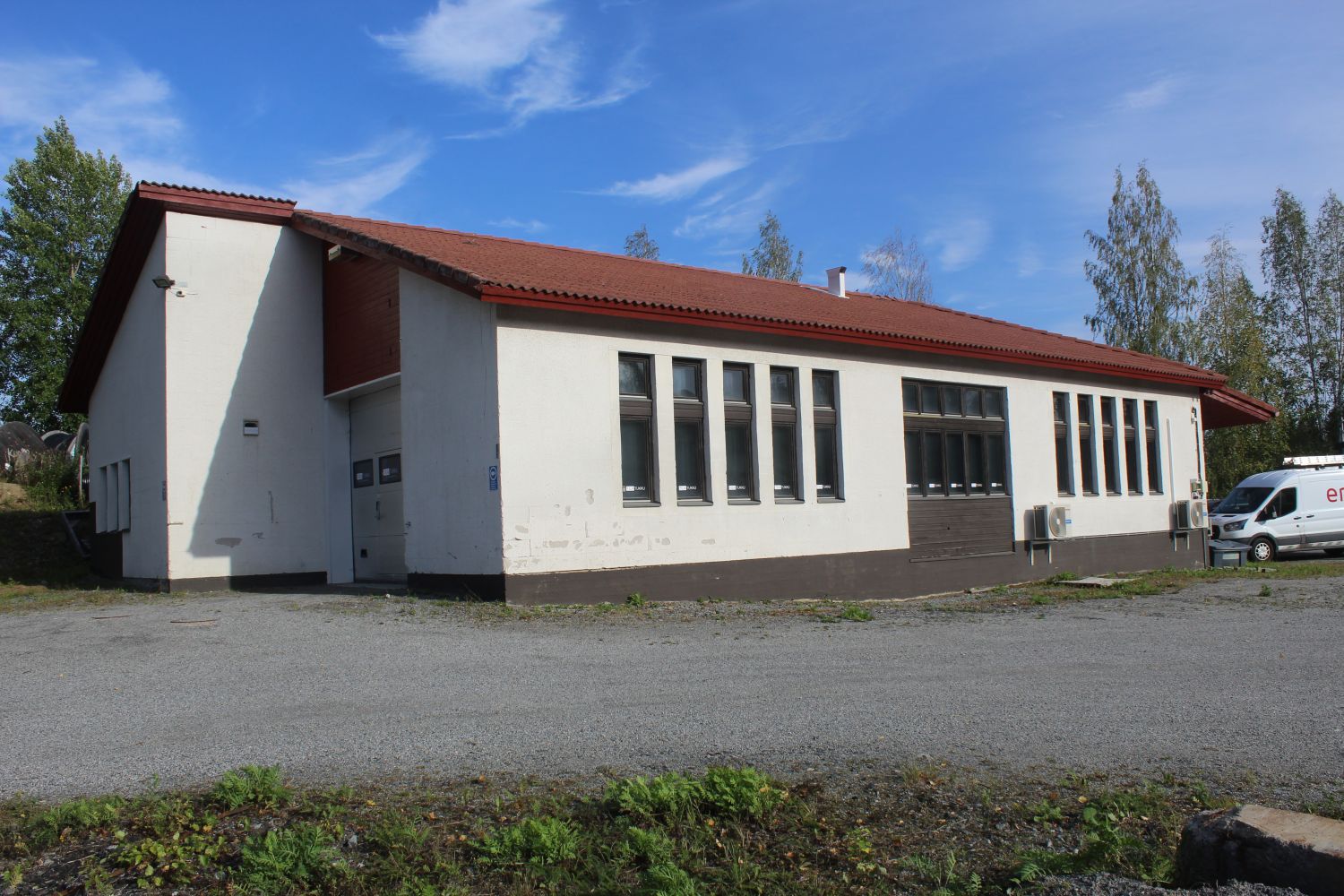 Myydään Likolahden aktiivisella teollisuusalueella sijaitseva kohde. Tästä sijainnista liikkuminen niin Kuopioon kuin ka...