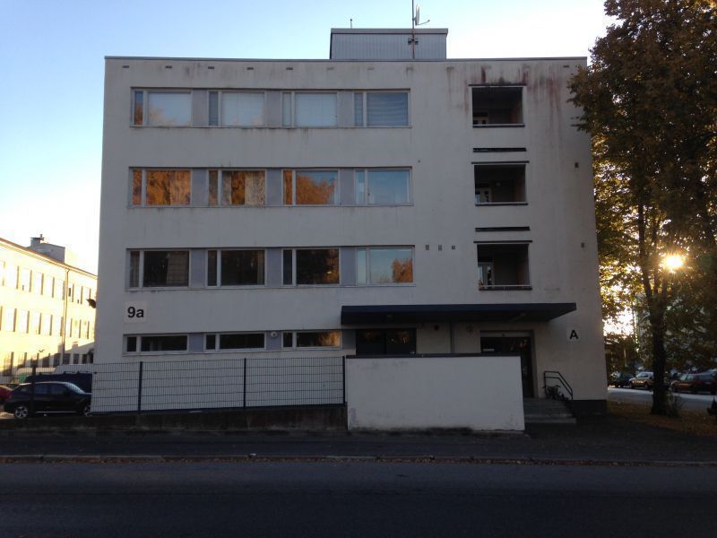 Vuokrattavana asiallista toimisto-/tuotanto-/varastotilaa hyvällä sijainnilla.