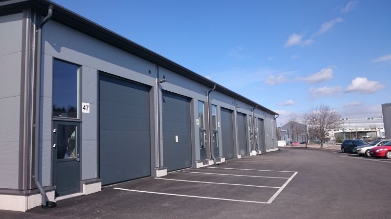 Sisäänajettavaa yksittäinen tuotanto/työtilaa Koskelossa.