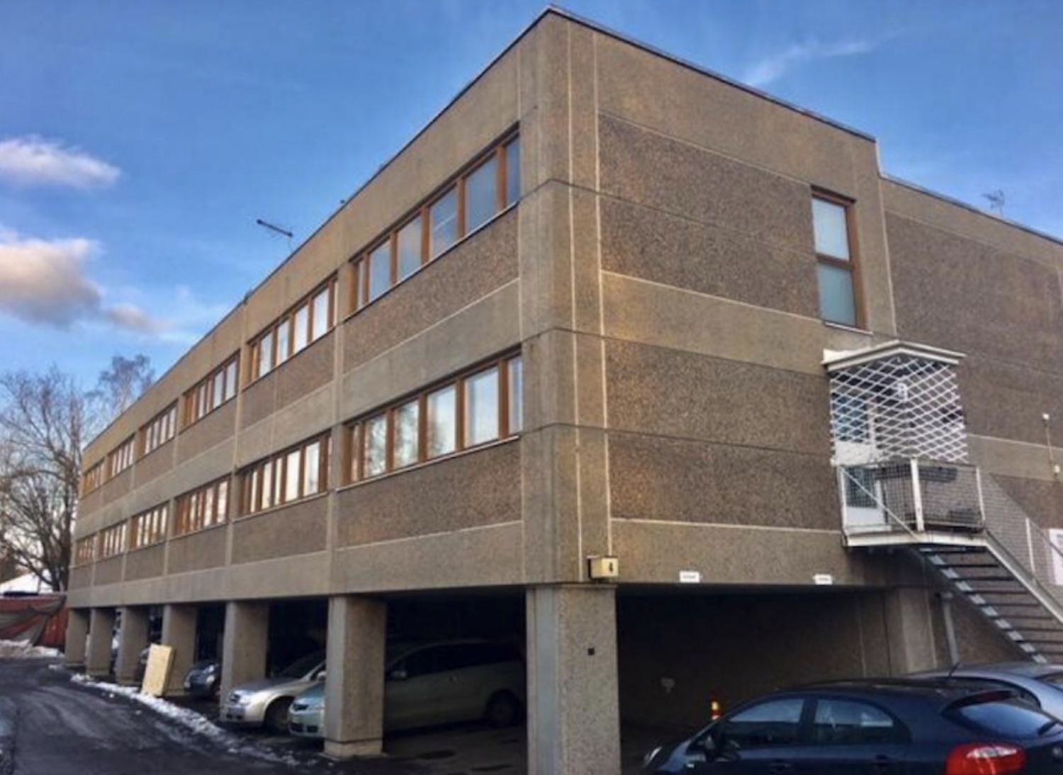 Vuokrataan siisti ja valoisa 90 m2 toimistotila Helsingin Metsälässä. Tila koostuu kolmesta huoneesta: kahdesta pienemmä...
