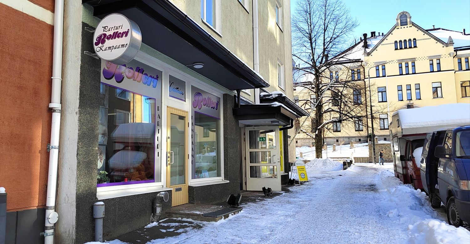 Myynnissä Kuopion keskustassa katutasossa oleva n. 50 m² liikehuoneisto. Isot näyteikkunat. Tällä hetkellä kampaamokäytö...