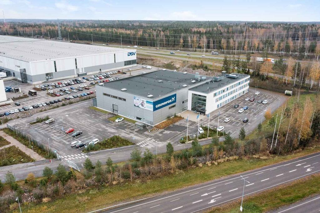 Uudiskohde: Vuokrattavissa 1600 m2 tuotanto- / varastotilaa uudiskohteesta. Tilan korkeus 11 metriä. Kohde valmistuu 18 kuukauden kuluttua sopimuksen allekirjoituksesta. Hyvä mahdollisuus räätälöidä yritykselle sopivat tilat! Lisätietoja soita 020 730 4530 tai info@repoint.fi. Palvelumme on tilanhak...