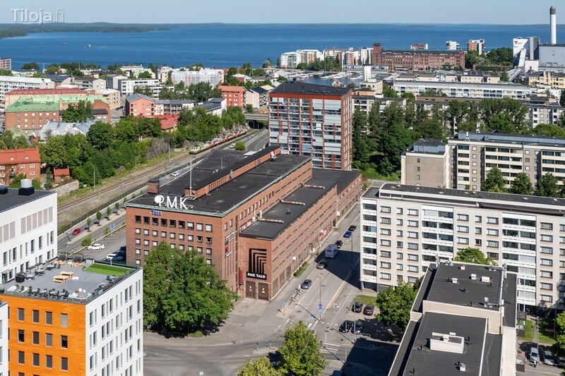 Vuokralle tarjolla ikkunallinen työ-/tuotantotila PMK-talon toisesta kerroksesta. 

PMK- talo sijaitsee Tampereen ytimes...