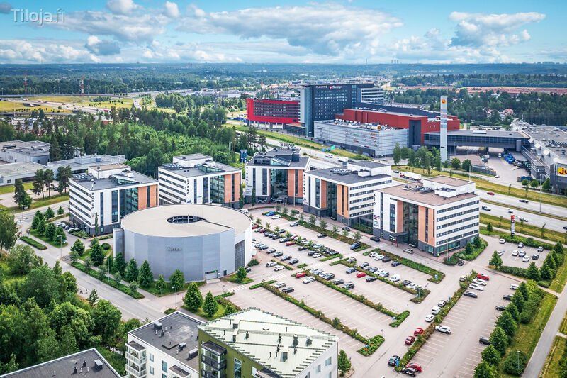 Valoisa, ilmastoitu ja moderni 5. kerroksen toimistotila, josta avautuvat näkymät Kehä III:n suuntaan. 
Tilassa on valmi...