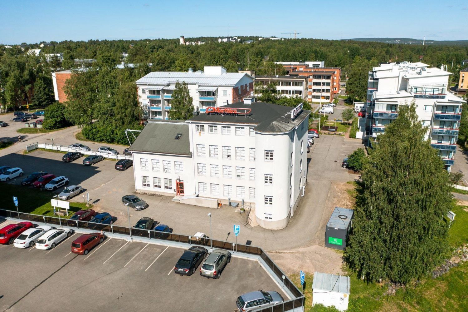 Yksi Rovaniemen keskustan tunnetuimmista maamerkeistä, Marttiinin vanha puukkotehdas, vapautuu vuokrattavaksi syyskuun alusta alkaen. Tilat ovat vuokrattavissa joko kokonaisuutena tai kerroksittain, ja tällä hetkellä heti vapaana on 2-kerros ja 3-4-kerrokset vapautuvat syyskuun lopulla. Kohde tarjoa...