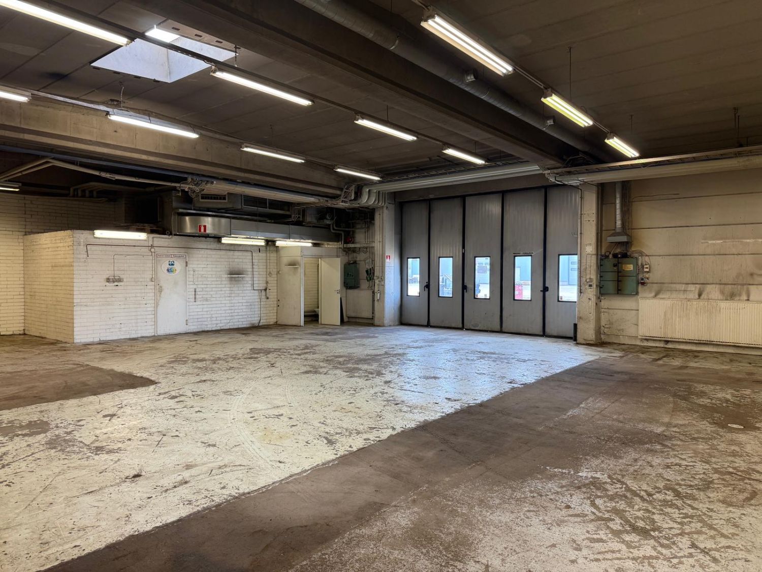 Monikäyttöinen 318 m² varastotila hyvällä sijainnilla Porin Mikkolantiellä. Tila soveltuu esimerkiksi varasto-, tuotanto...