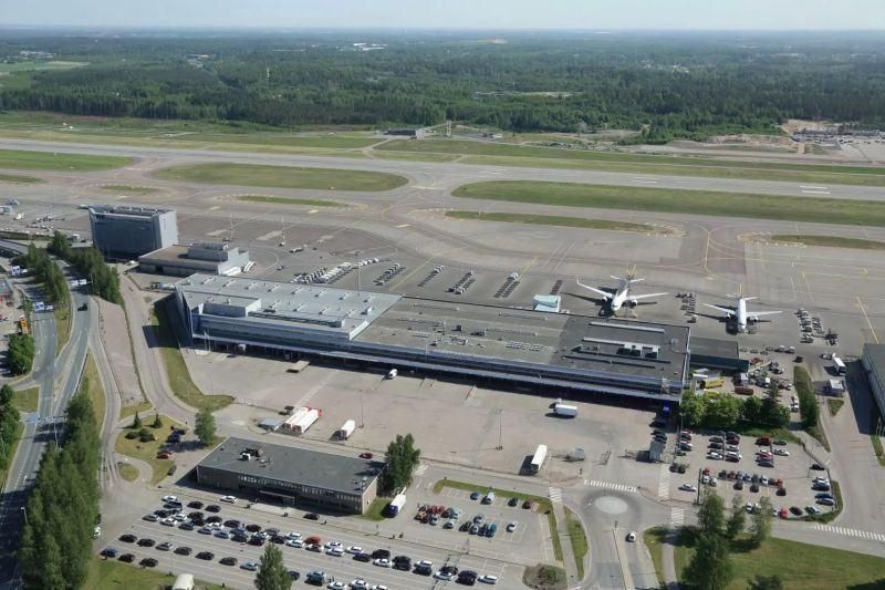 Vuokrattavana noin 2 000 m² logistiikka- ja varastotilaa Helsinki-Vantaan lentoasemakeskuksesta Cargo-rakennuksen A-osasta osoitteessa Rahtitie 1. Kohde sijaitsee aivan lentoaseman vieressä, ja tilasta on mahdollisuus airside-yhteyteen Cargo-puolen kiitoteille, joten se soveltuu peristeisen logistii...