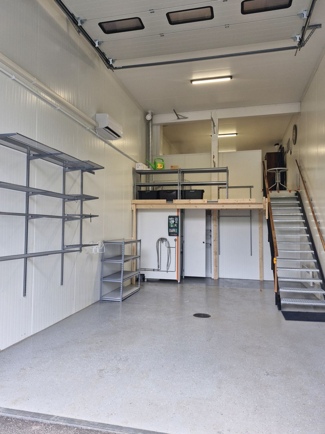 Suositulta Matinkylän Talliosakkeelta monikäyttöinen varasto, autotalli, harraste-, toimitila 6.