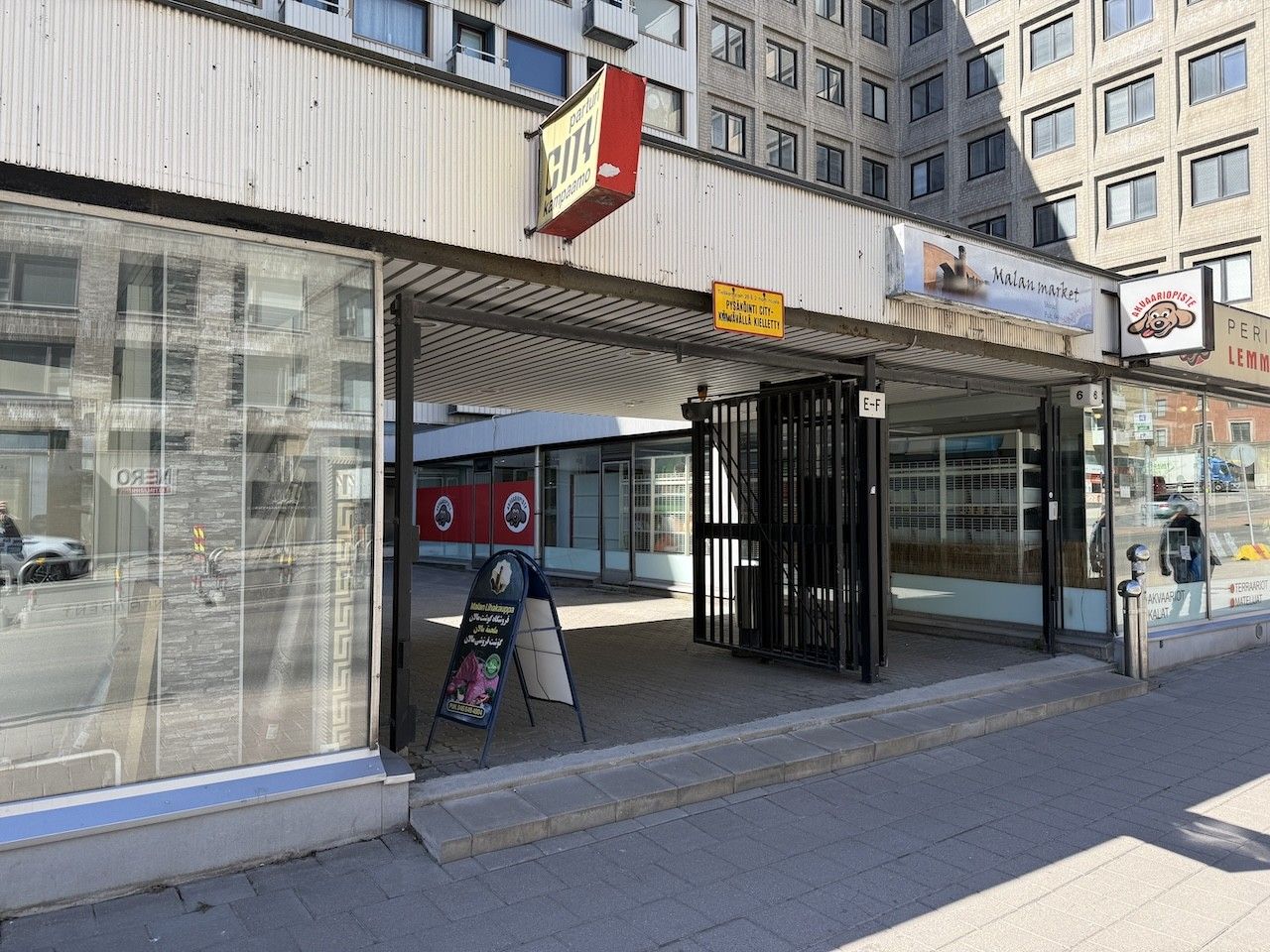 Valoisa ja liiketila Turun ydinkeskustassa.Vuokrataan 72 m² liiketila Eerikinkatu 5:n kauppakäytävällä. Tila on toiminut viimeksi elintarvikemyymälänä, ja sen avoin pohjaratkaisu tarjoaa monipuoliset mahdollisuudet monenlaiseen liiketoimintaan, kuten erikoismyymäläksi, showroomiksi tai palvelualan...