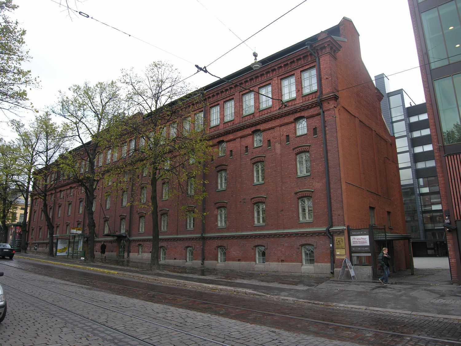 Kaunis vanha merimakasiini Bulevardin varrella. Täysin peruskorjattu rakennus, jossa kaunis aula, missä aulapalvelu, yht...