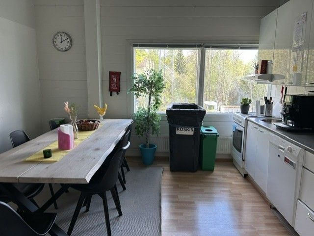 yläkerran keittiö / taukotila
