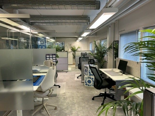 alakerran lasikonttorit