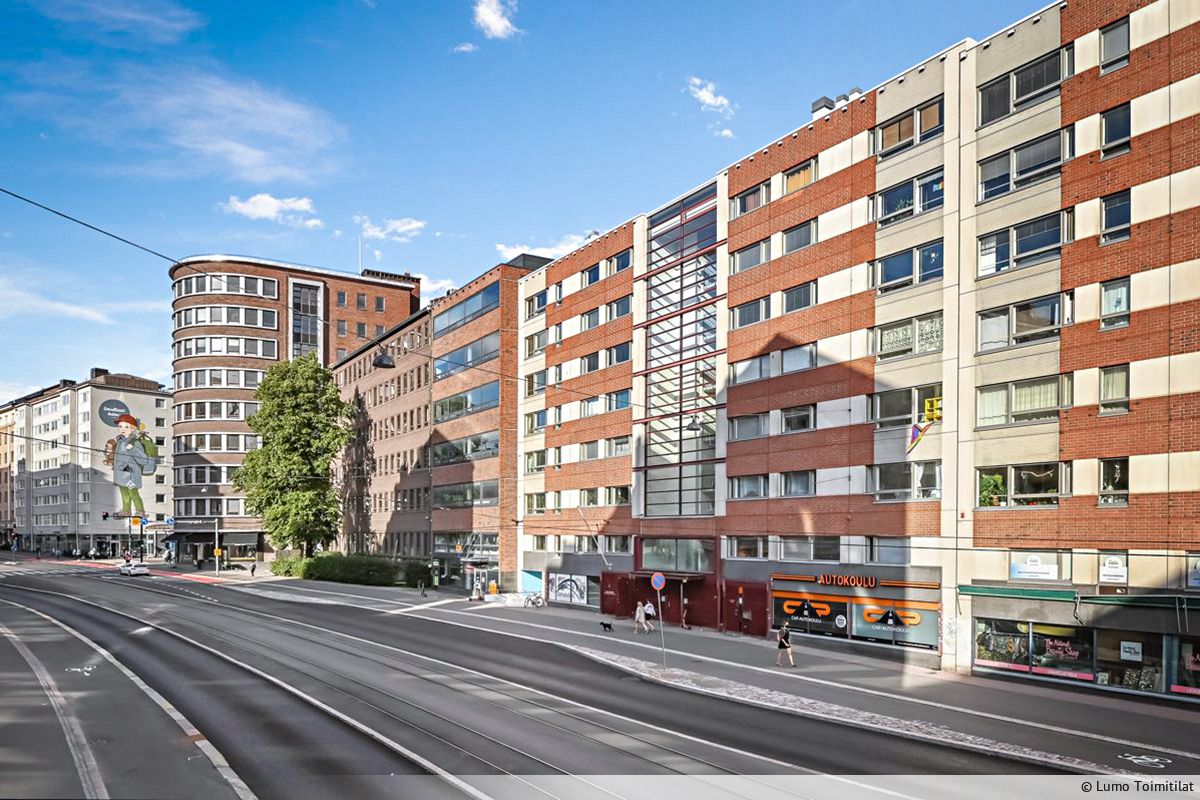 Toisen kerroksen toimistotila heti vapaa vuokrattavaksi! Tila on avotilaa ja siihen kuuluu myös avokeittiö ja wc. Toimitilaan sisäänkäynti tapahtuu rappukäytävän kautta ja ulko-ovi aukeaa summerilla. Tila soveltuu erinomaisesti toimisto- tai työtilaksi. Tila ei sovellu ravintolaksi, kahvilaksi tai m...