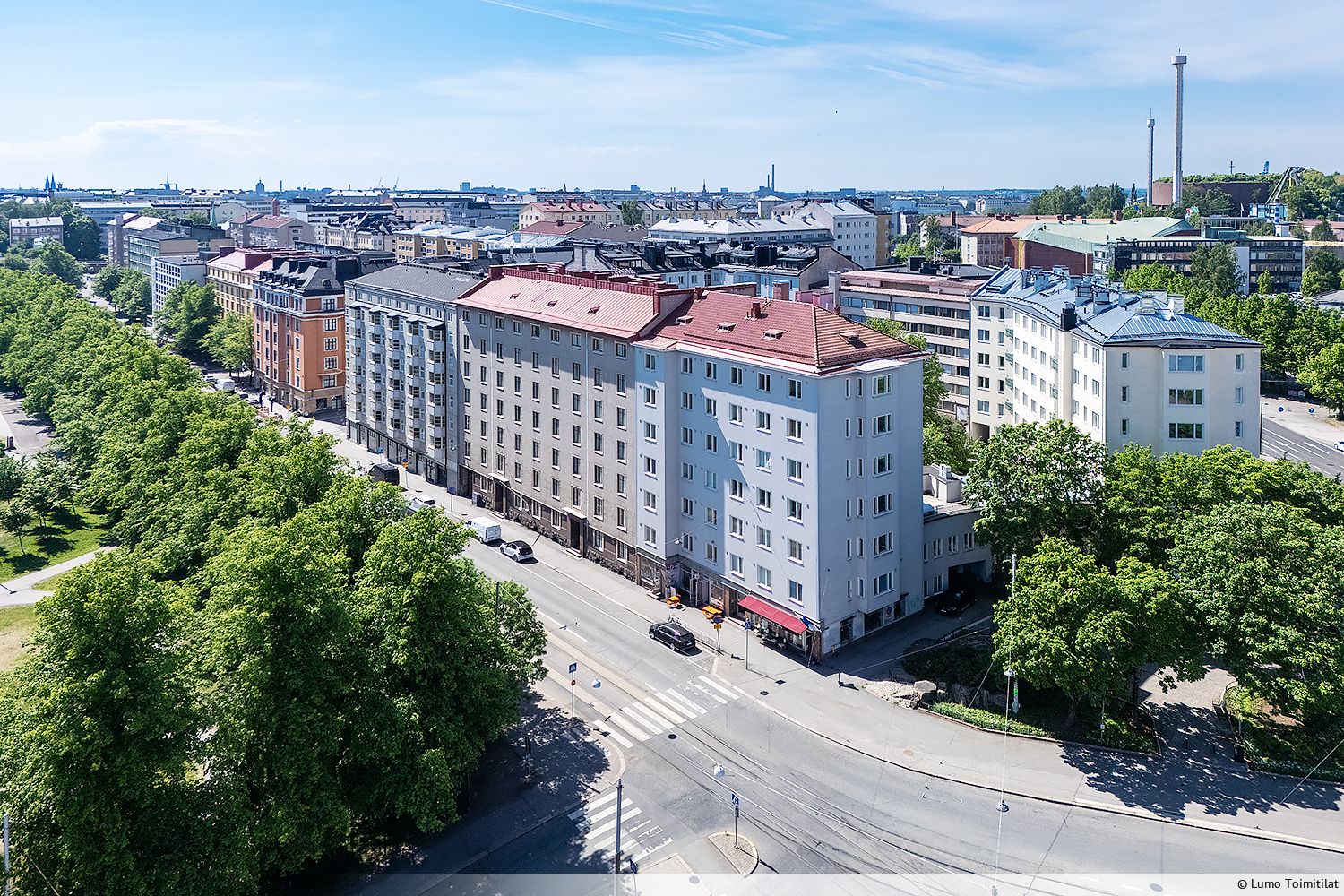 Hyvällä sijainnilla oleva toimistotila vuokrattavissa Alppiharjussa. Tila on pääosin avointa tilaa ja siihen kuuluu myös erillisen huone, joka sopii hyvin työhuoneeksi tai neuvotteluhuoneeksi. Lisäksi tilasta löytyy minikeittiö ja wc. Tila sijaitsee erillisessä lisäsiivessä toisessa kerroksessa, jot...