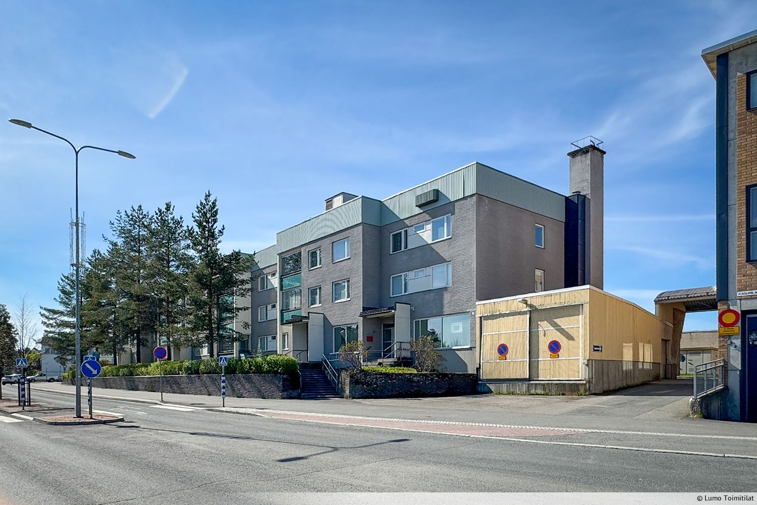 Muokrattavana monikäyttöinen toimitila, joka on aiemmin toiminut fysioterapeuttien vastaanottotilana, mutta muuntautuu helposti monenlaiseen käyttöön. Kiinteistö sijaitsee näkyvällä paikalla Valtatie 5:n läheisyydessä, vain noin 15 minuutin ajomatkan päässä Kuopion keskustasta ja lentokentältä. Tämä...