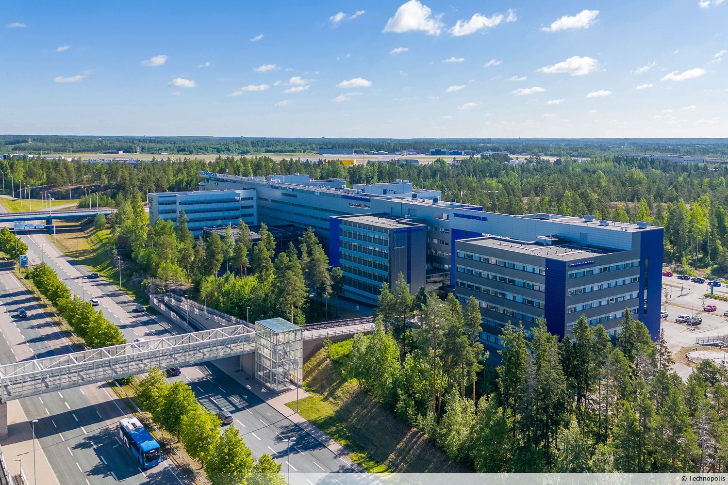 Vuokrataan ensimmäisen kerroksen tila, joka sopii toimisto ja showroom käyttöön Technopolis Aviapoliksessa. Tila sopii h...