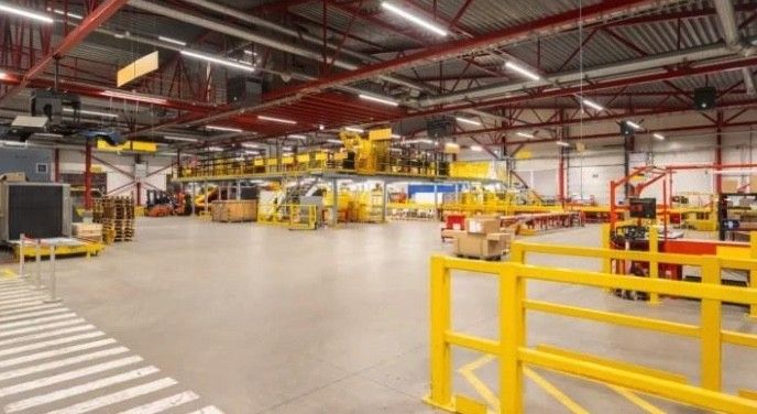 Terminaalikiinteistö lentoaseman kupeesta. Terminaalitilaa valmiina noin 2200m2, mutta se laajennettavissa n. 9600m2 ast...