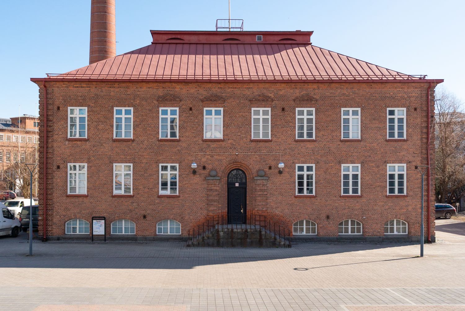 Toimitiloja 100-vuotiaasta tiilitalosta Jyväskylän Lutakossa, harvoin tarjolla!

Nyt vuokrattavana viihtyisiä ja erittäi...