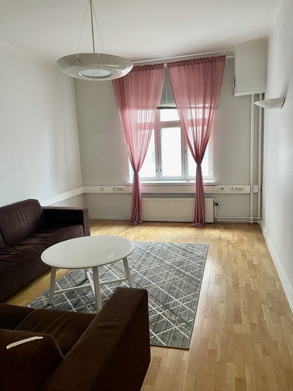Toimistotilaa hyvällä sijainnilla Helsingin Kampissa. 

Vuokrattava tila on kooltaan 115 m² ja se sijaitsee kiinteistön ...
