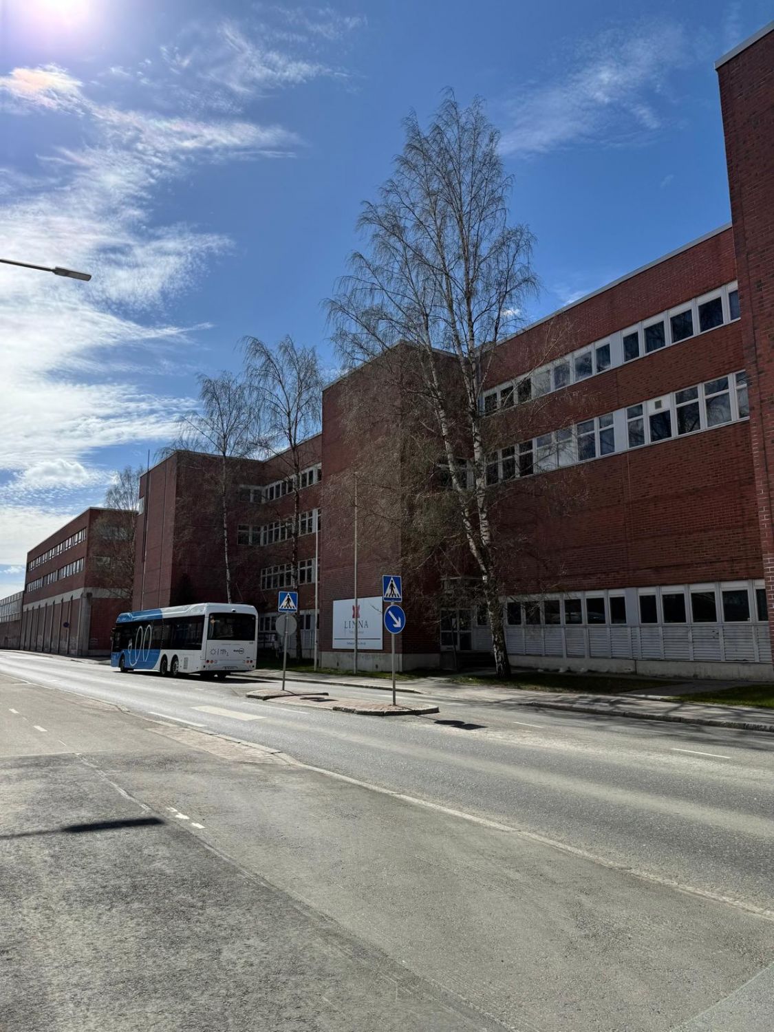 Vuokrataan monenkokoisia edullisia varastotiloja 12-66m2 hyvältä sijainnilta Herttoniemestä. 