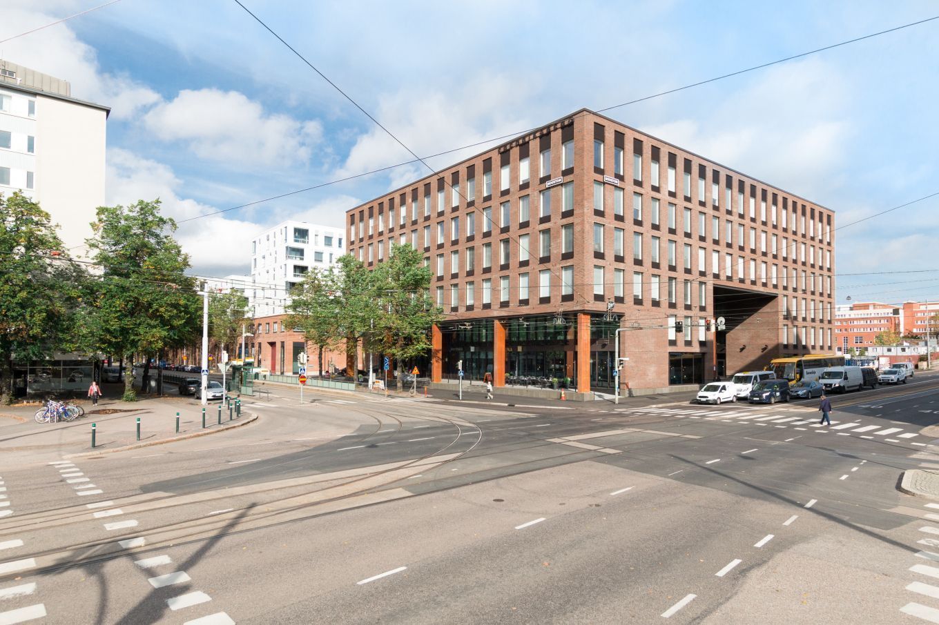 Fredriksberg sijaitsee trendikkäällä Vallilan Konepajan alueella. Fredriksberg muodostuu neljästä toisiinsa kytketystä, ...