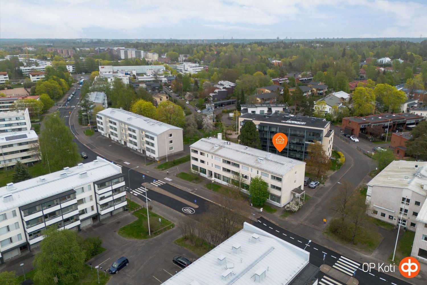 Monikäyttöinen liikehuoneisto erinomaisella sijainnilla Oulunkylässä !Tarjolla tilava ja muuntautumiskykyinen 91,5 m² liikehuoneisto.Huoneisto soveltuu erinomaisesti esimerkiksi toimisto-, palvelu- tai varastokäyttöön, sekä tarjoaa lisäksi kiinnostavan mahdollisuuden osittaiseen käyttötarkoitukse...