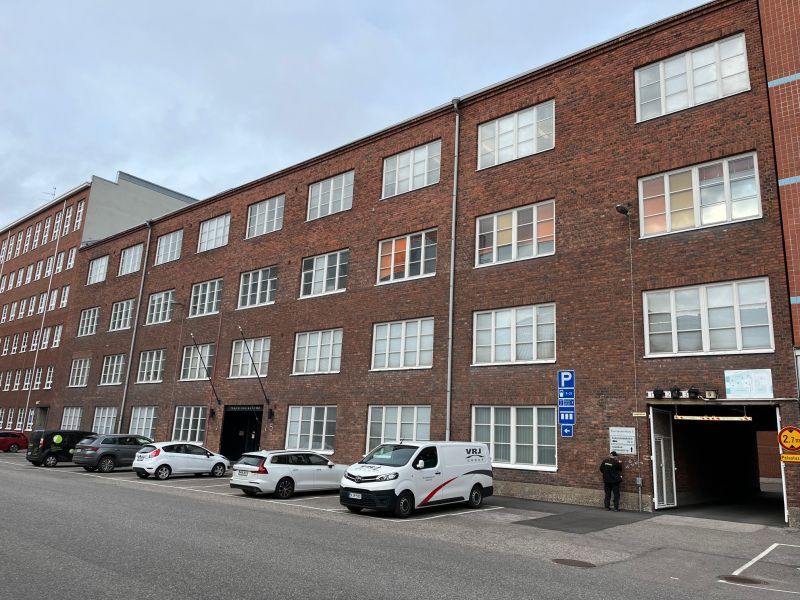 Tyylikäs, teollisuushenkinen 81,5 m² toimistotila Vallilassa.