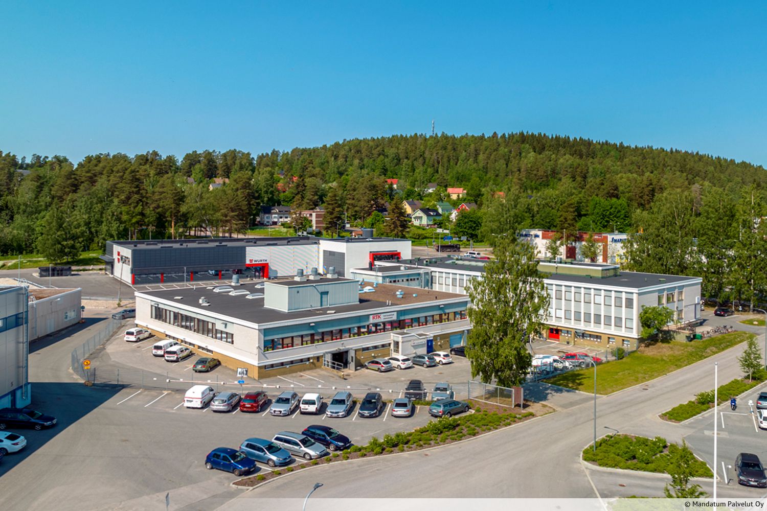Vuokrataan Savelassa sijaitsevasta Onkapannusta 30,5 m² toimisto toisesta kerroksesta. Vuokralaisten yhteiskäytössä on k...