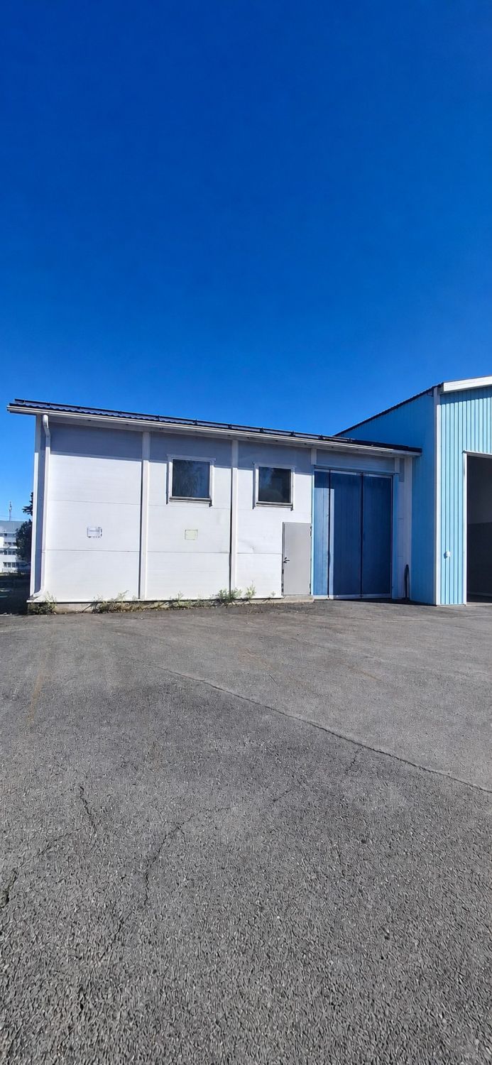 Vuokrataan lämmin harraste- / varastotila 54 m² – Kempele, HakamaaEtsitkö lämmintä tilaa harrastustoiminnalle, autolle tai varastointiin? Vuokrattavana monikäyttöinen 54 neliön suuruinen tila erinomaisella sijainnilla Kempelen Hakamaalla. Tila sopii loistavasti esimerkiksi tee-se-itse-henkilölle, p...